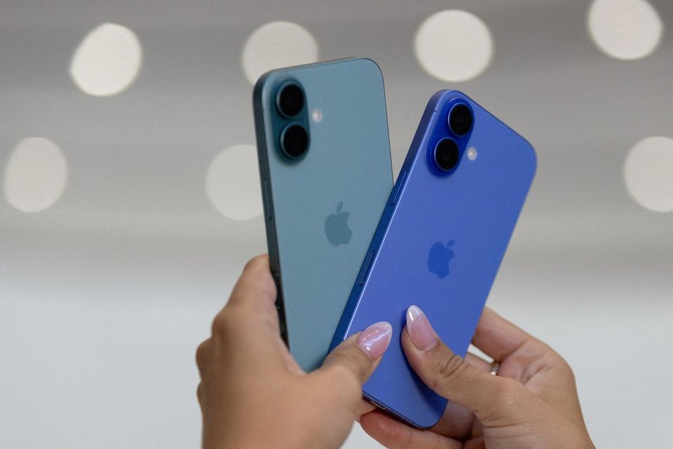 Apple Faces Credibility Crisis as AI Missteps Undermine Global Tech Clout