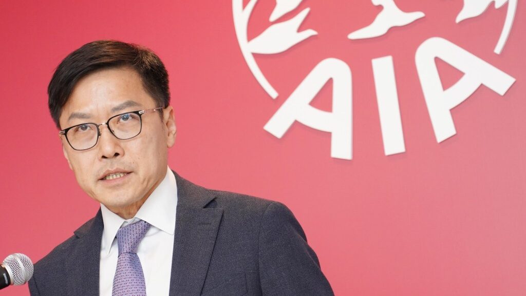 Executive Pay Disparity Widens in Hong Kong as Top Leaders Earn 2,400 Times Median Salary