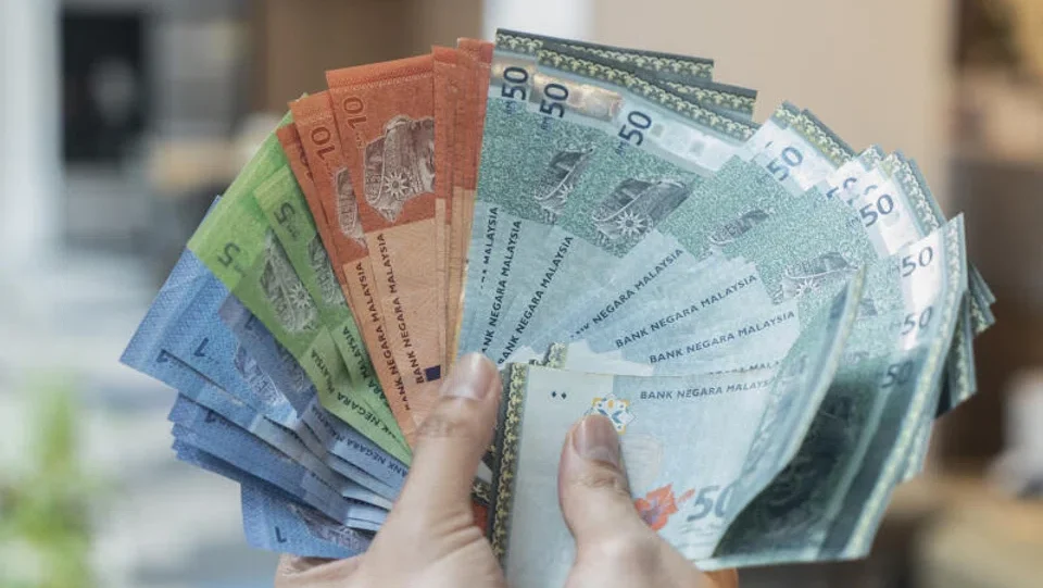 Ringgit Strength Fails to Slow Singaporean Spending, Malaysians Eye Opportunities South