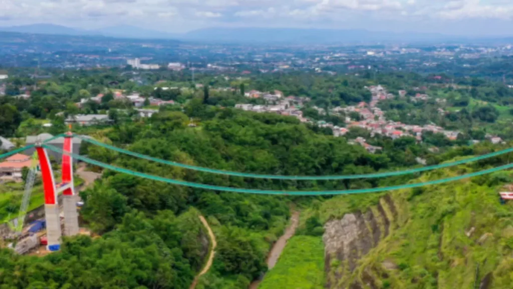 Indonesia’s Largest Glass Bridge to Be Completed in 2026: Synergy of Infrastructure and Tourism
